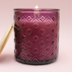 Bougie à motifs en relief | rose fuchsia - Parfum Camomille & Lavande Bougie à motifs en relief | rose fuchsia - Parfum Camomille & Lavande
