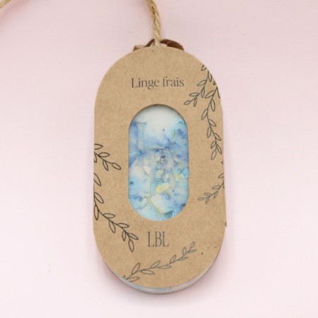 Suspension de placard et dressing parfumée au linge frais