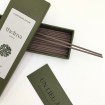 Encens parfumé à la violette - boite de 48 bâtons Encens parfumé à la violette - boite de 48 bâtons